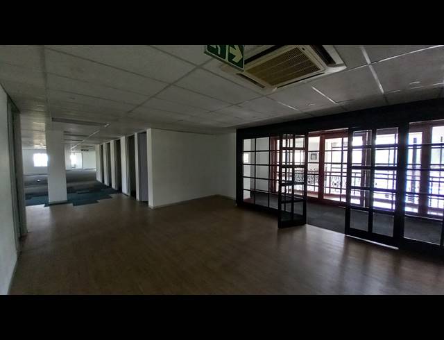 1,403M² OFFICE TO LET IN BRYANSTON